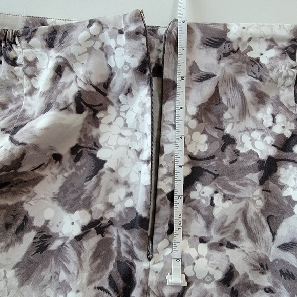 Talbots Grey Toned Floral Skirt Size 18W - Picture 7 of 8
